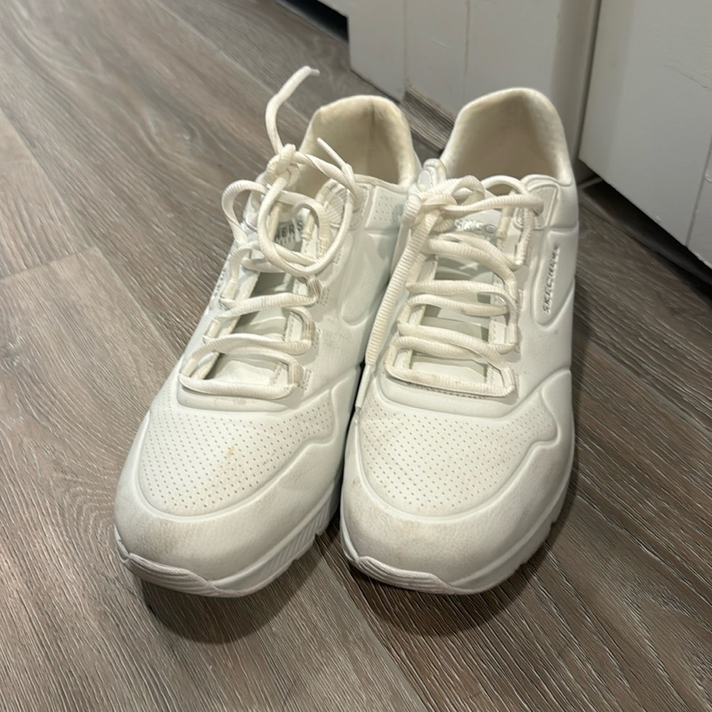 Lightly Worn White Sketchers